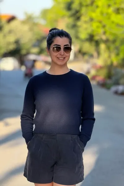 Navy sweater virtual try-on